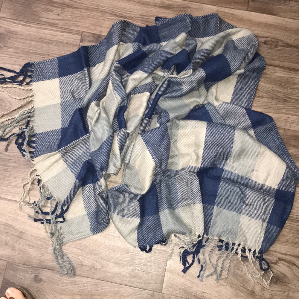 Unisex Gray and Blue Scarf